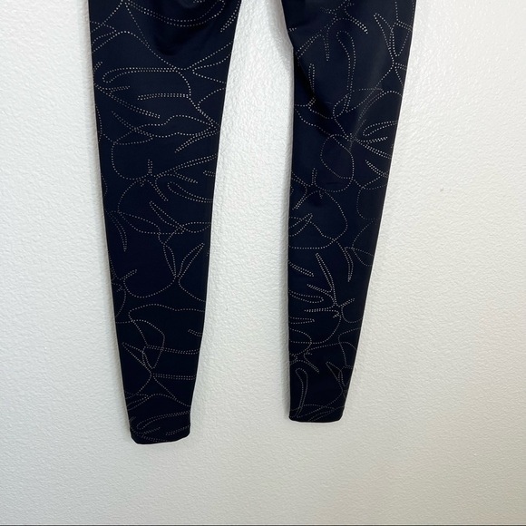 Beyond Yoga Monstera Leggings - Picture 7 of 8
